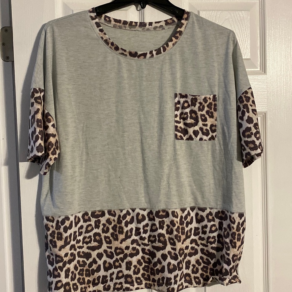 Knit top with leopard print. Size 2x